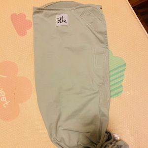 The Ollieworld Swaddle - stone color